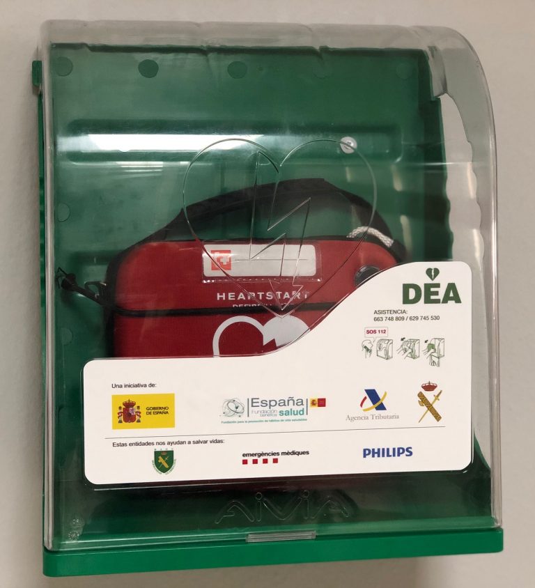 Cardioprotección en Acción: Un Hombre Salva su Vida en Salt Gracias a un Desfibrilador Cedido por la Fundación España Salud